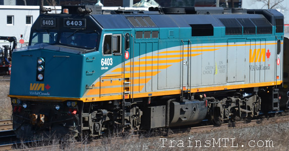 Locomotive VIA6403 left side / coté gauche